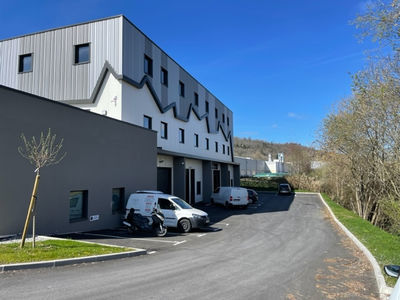 Local commercial NEUF Poisy 170 m2 - A DEUX PAS DE DUNOYER ET DE LA ZONE COMMERCIALE D'EPAGNY