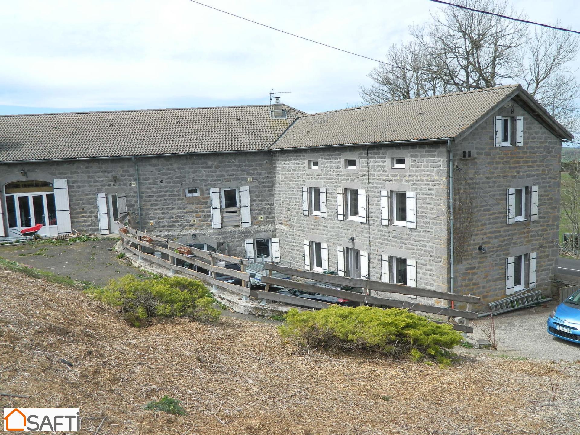 Tènement de 3 maisons, 6800m² env. Espace d'accueil