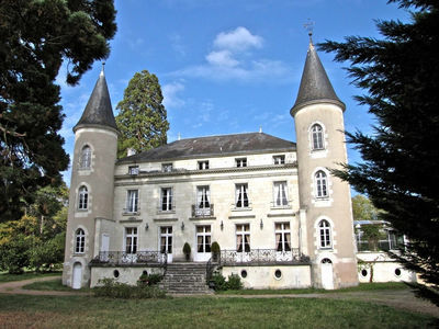 Château XVIII sur 4 Ha 50 de parc clos