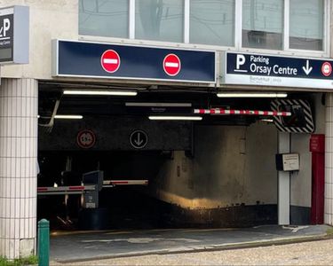 Place de parking privé en sous-terrain 50 m RER B Gare Orsay-Ville