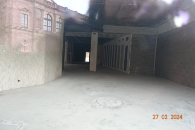 Local commercial 328 m²