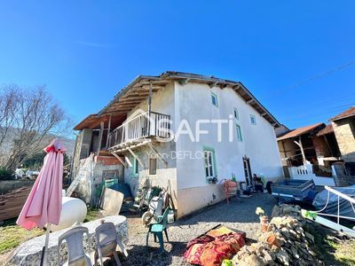 3 maisons mitoyennes avec 3ha de terre et ruisseau