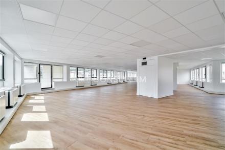 Bureaux 745 m² 