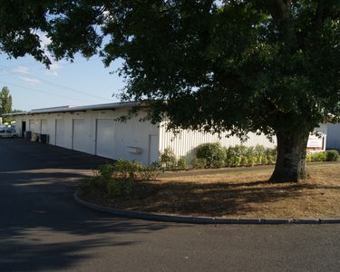 Local 250m² dont bureau, et entrepôt à louer sortie MARTILLAC A62 - proche Bordeaux