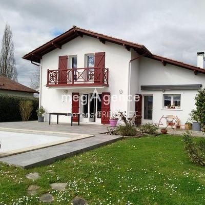 Magnifique Maison avec Vue Panoramique à Larressore