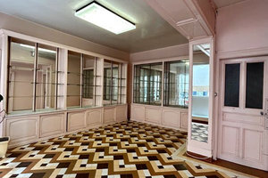 Local commercial 140 m2 Belle vitrine Place des Vosges