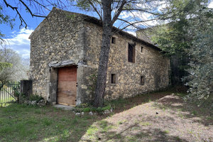 VALLE DE CÈZE - Mas provençal à rénover 