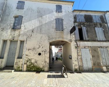 Maison de ville, 100 m², en Charente-maritime, à Surgères (17700) 