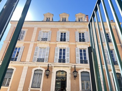 Bien d'exception de 1796m² à louer