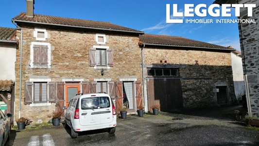 Maison en pierre située dans un petit hameau. 4 Chambres, grange. Dépendances et jardin.