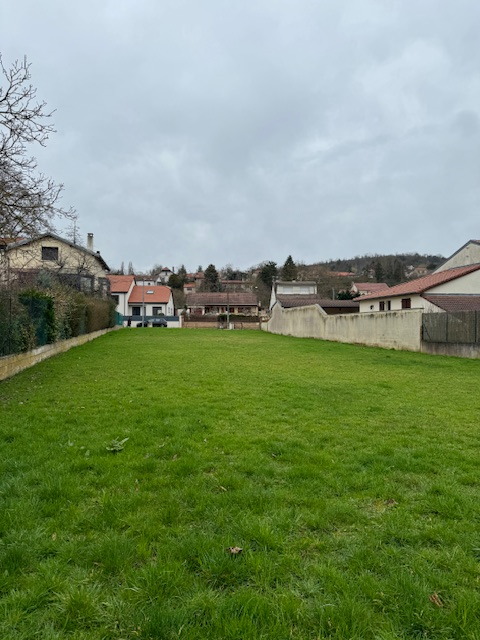 Terrain 987 m²