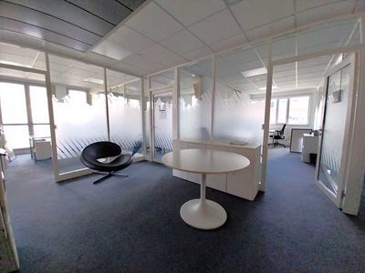 Bureaux - A LOUER - 115 m² non divisibles