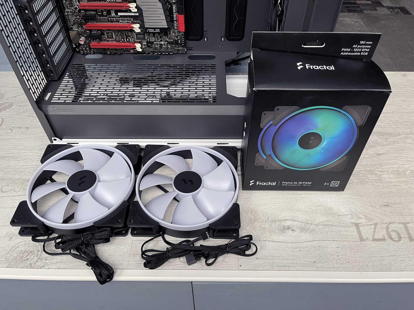 Test skříně Fractal Design North XL: skandinávský styl pro vaše PC