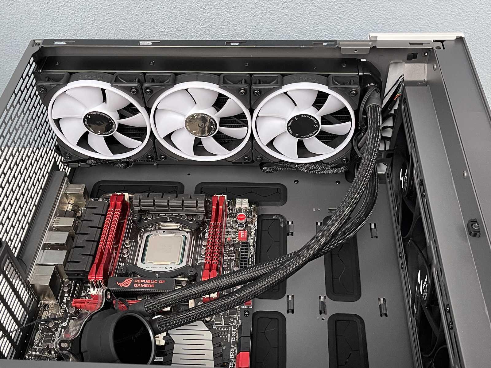 Test skříně Fractal Design North XL: skandinávský styl pro vaše PC