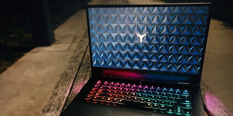 Ray-tracing stylově sbalený na cesty v notebooku Lenovo Legion Y740