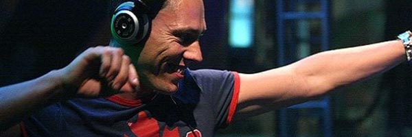 Superstar DJ Tiesto v DJ Hero 2