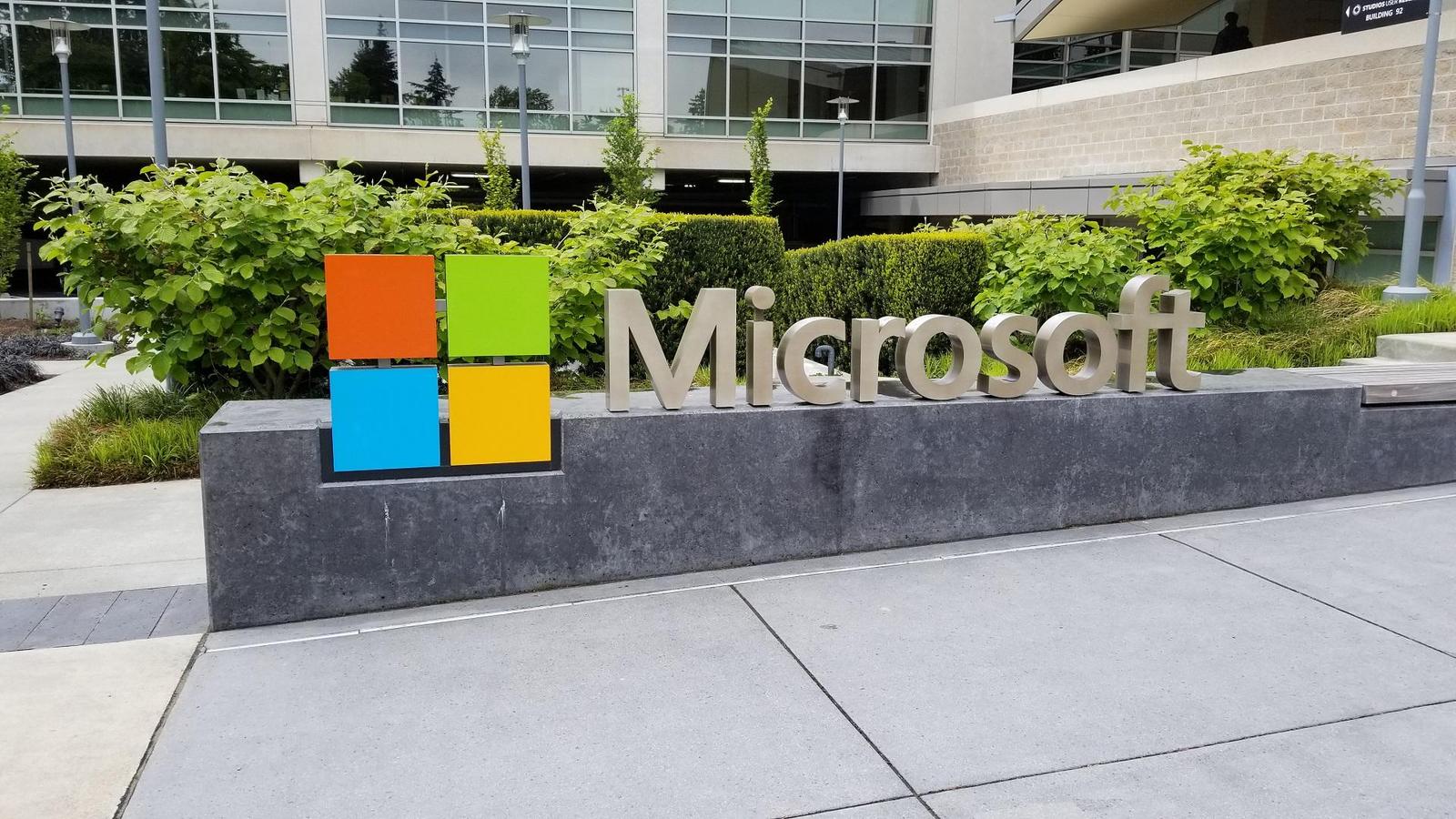 Microsoft propustí téměř tisíc zaměstnanců