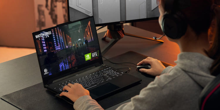 Asus TUF Dash F15 s GeForce RTX 3070 je napěchovaný technologiemi a nezalekne se žádné hry