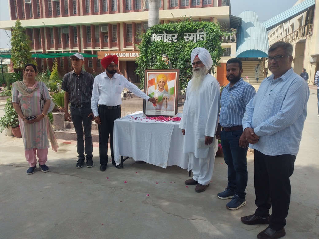 M. M. College Paid Homage to the Legendary Freedom Fighters on Martyrs' Day