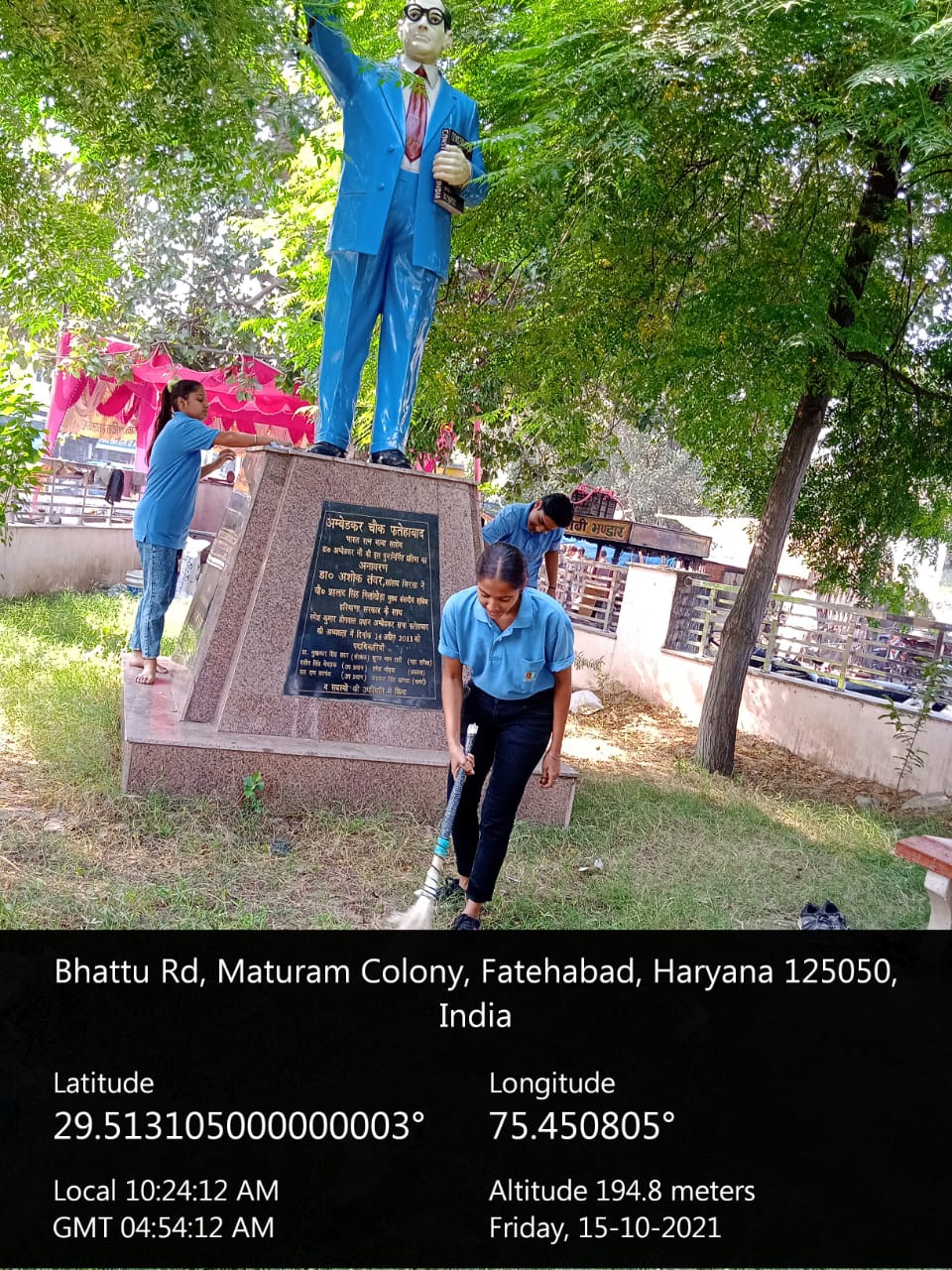 Photos of Cleanliness Abhiyan in Ambedkar Park by NCC Girls Cadets