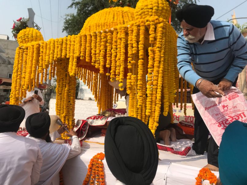 श्री गुरुनानक देव जी के प्रकाशपर्व के उपलक्ष्य में महाविधालय के एन. सी. सी. गर्ल्स कैडेट्स नगरकीर्तन में भाग लेते हुए कुछ तस्वीरें