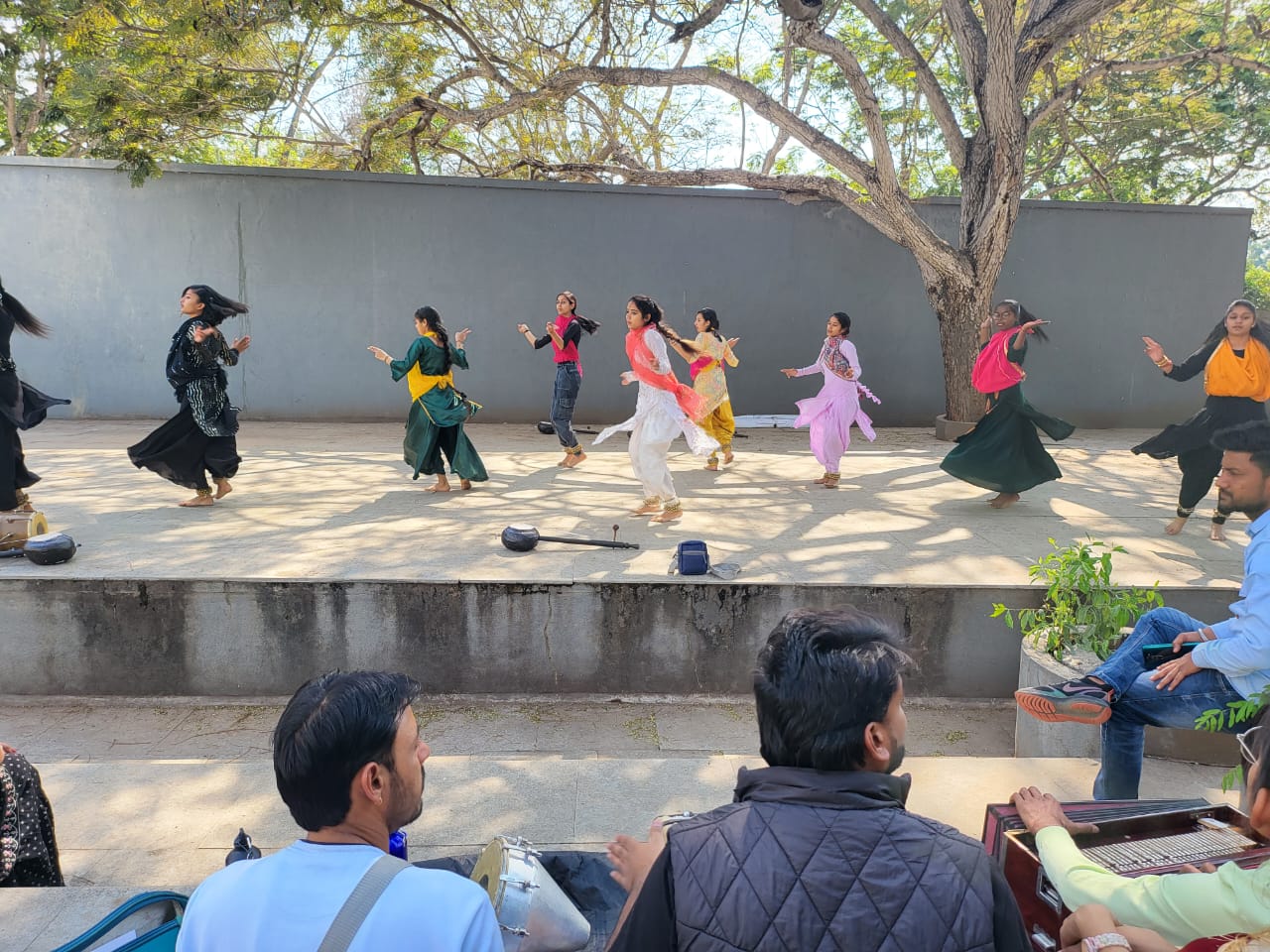 नॉर्थ-वेस्ट इंटर यूनिवर्सिटी यूथ फेस्टीवल में छाए एमएम कॉलेज के विद्यार्थी सीडीएलयू का प्रतिनिधित्व करते हुए वन-एक्ट प्ले में पाया तीसरा स्थान, विजेता टीम का हुआ भव्य स्वागत फतेहाबाद।