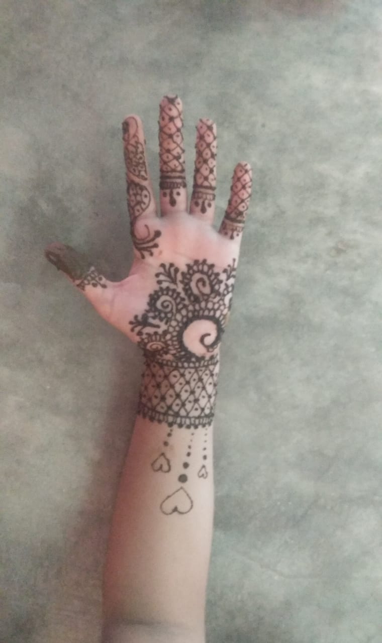 Mehandi Competition – M D College