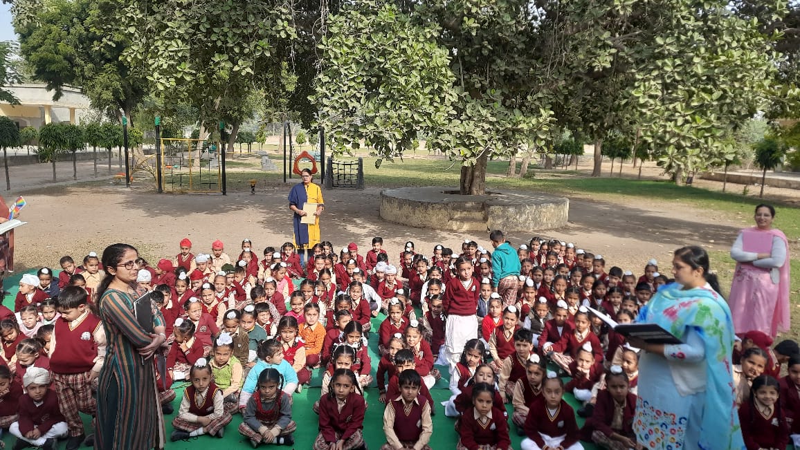 Competition on GK questions and Sentences  From class LKG to 1st