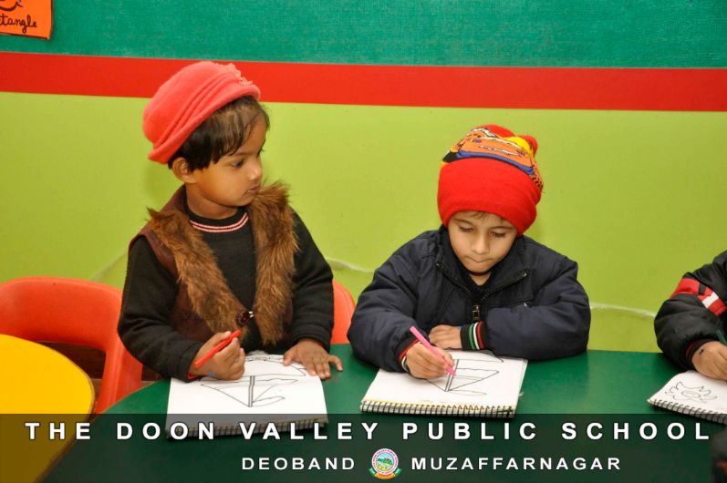 TEARING AND PASTING IN BALLON CLASS PLAY ACTIVITY