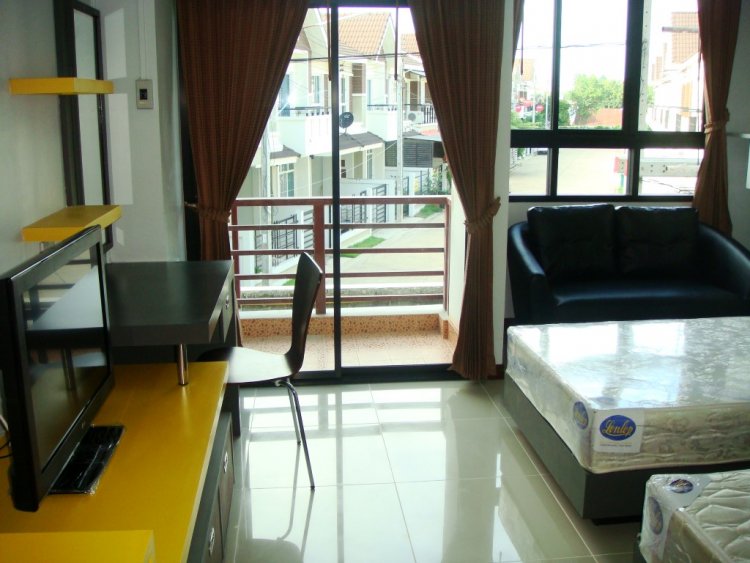 ดิ ไอคอน เซอร์วิส อพาร์ทเม้นท์ The Icon service Apartment