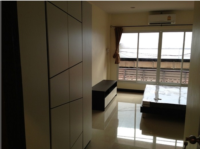 วิริยะอพาร์ทเมนท์ Viriy Apartment