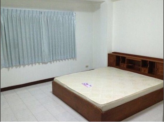 สมยศอพาร์ตเมนต์ Somyot Apartment