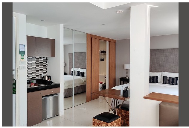 พาร์คศาลาแดง เซอร์วิสอพาร์ทเมนท์ Park Saladaeng Serviced Apartments