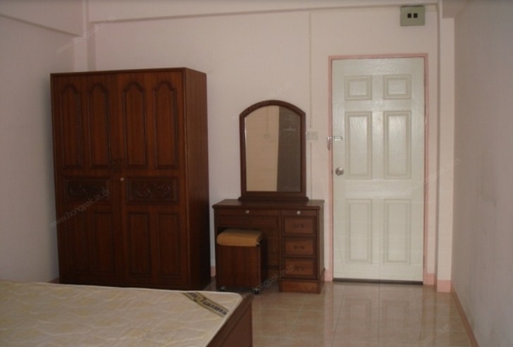 ศรีโรจน์ อพาร์ทเม้นท์ Sriroj Apartment