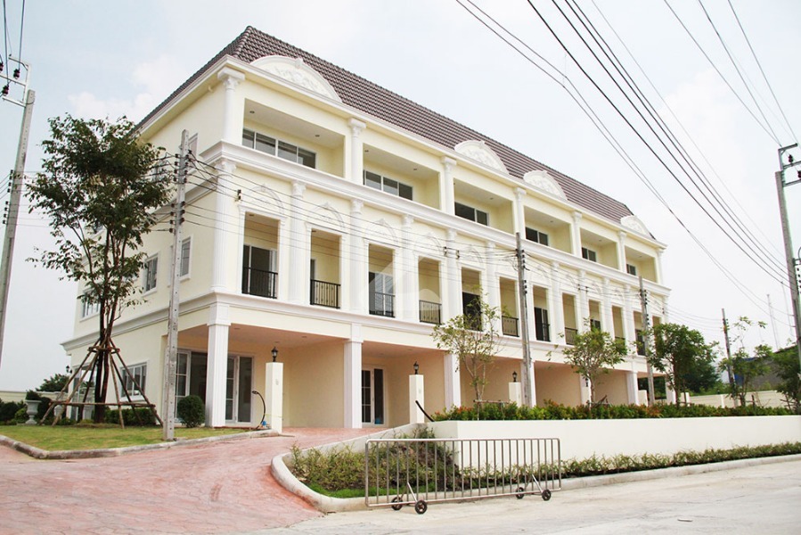 เดอะ เวลลิงตัน ทาวน์โฮม ศรีนครินทร์ The Wellington Townhome Srinakarin