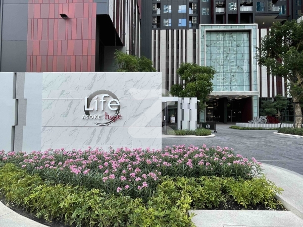 common area ป้ายชื่อโครงการ Life Asoke Hype บริเวณทางเข้า