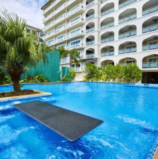 ทิวดอร์ คอร์ท คอนโดมิเนียม Tudor Court Condominium