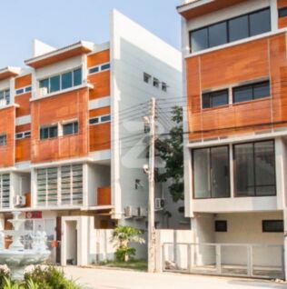 กุญชร์สิริ ทาวน์โฮม Kunsiri Townhome