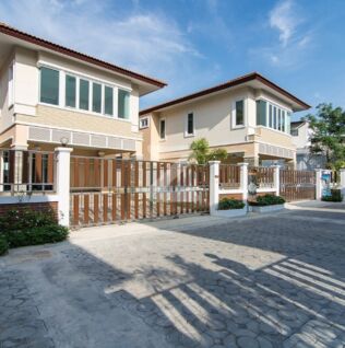 เดอะ ไพรเวทเฮ้าส์ สวนผัก 50 The Private House Suanphak 50