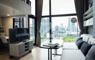 เช่า โครงการ Chewathai Residence Asoke ห้อง Loft ชั้น 12 วิวสระแนวยาว ทิศใต้ วิวโล่ง สวย    : เจ้าของให้เช่าเอง