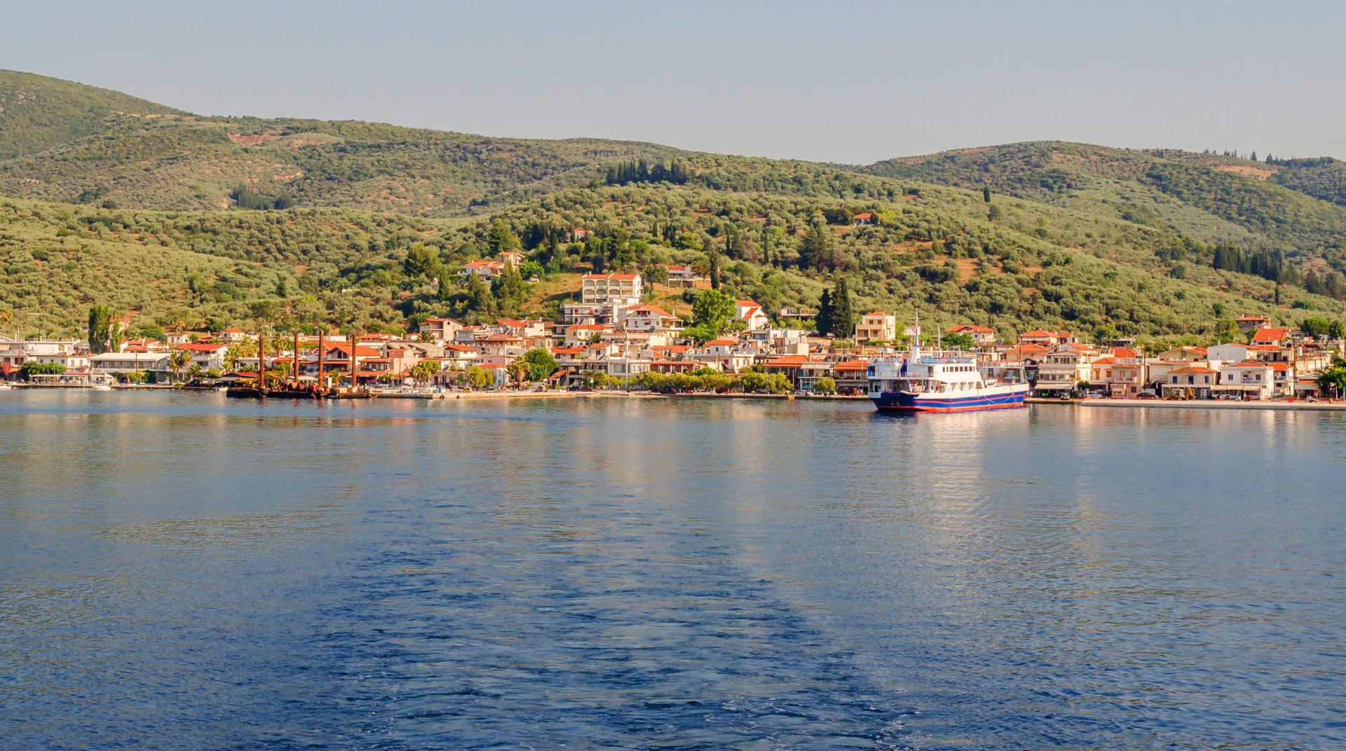 Η θάλασσα γύρω από το Zoe Seaside