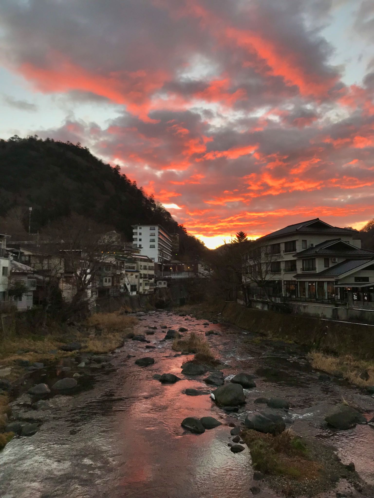 明け方の箒川