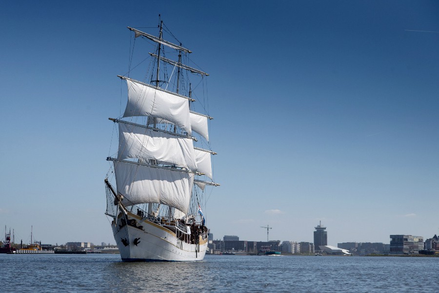 Detailafbeelding van Lake cruise