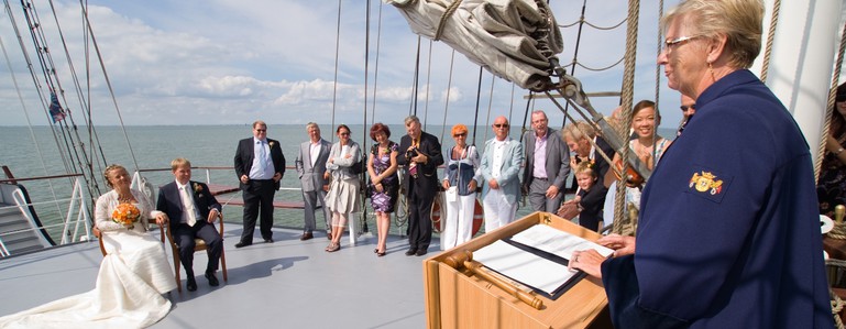 Romantisch trouwen op een van de grootste driemasters van Nederland