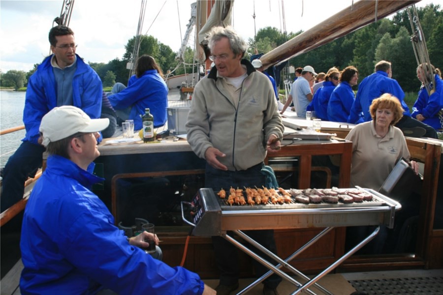 Detailafbeelding van Barbecueën midden op het IJsselmeer