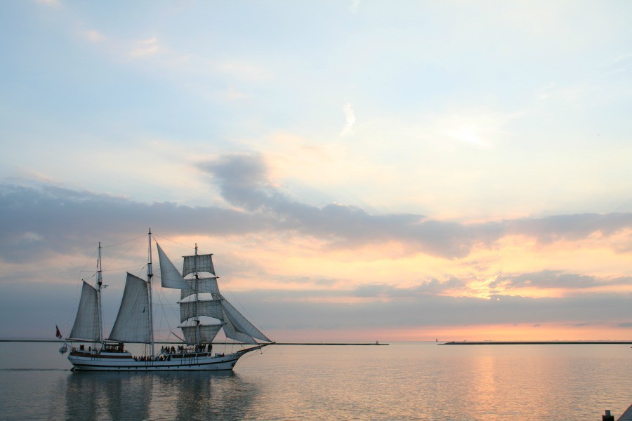 Detailafbeelding van Evening cruise