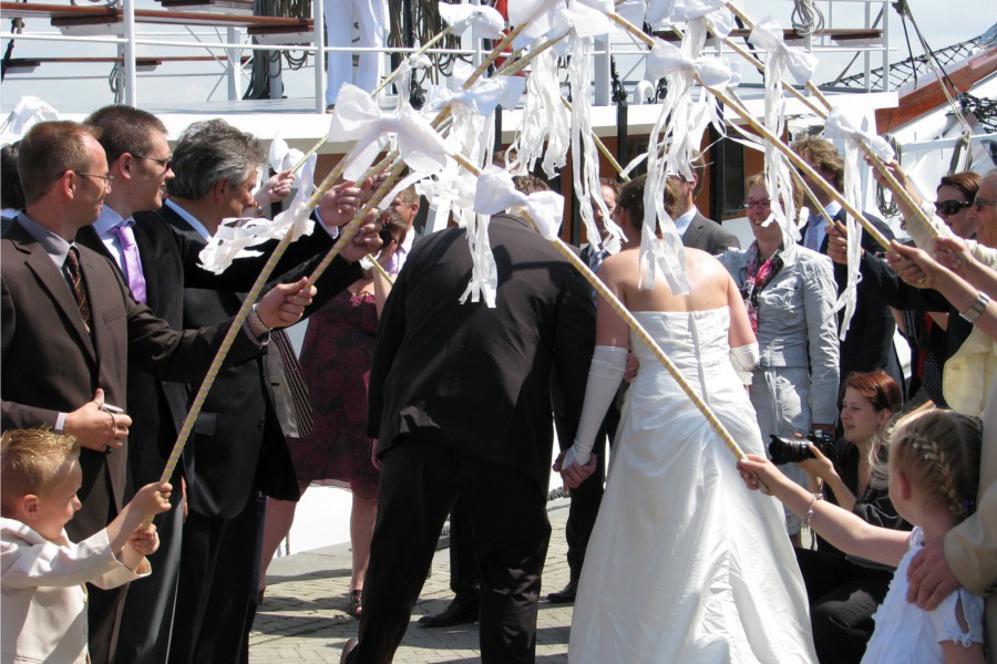 Detailafbeelding van Trouwen op het water, feest in de haven