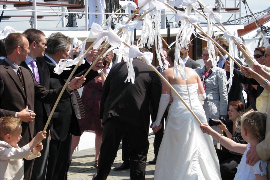 Detailafbeelding van Trouwen op het water, feest in de haven
