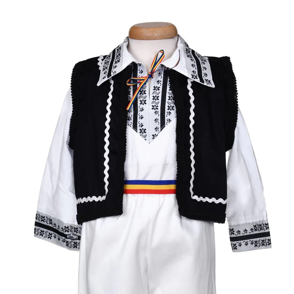 Costum traditional din zona Ardealului pentru baieti 12 ani 152 152 imagine 2022 protejamcopilaria.ro