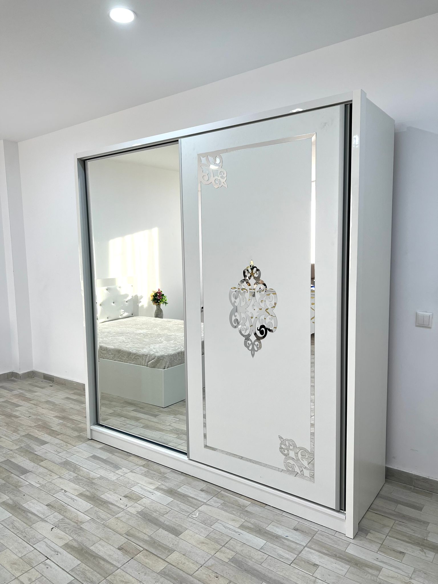 Dressing Milano cu oglinda, culoare alb, 200 x 206 x 60 cm, usi glisante